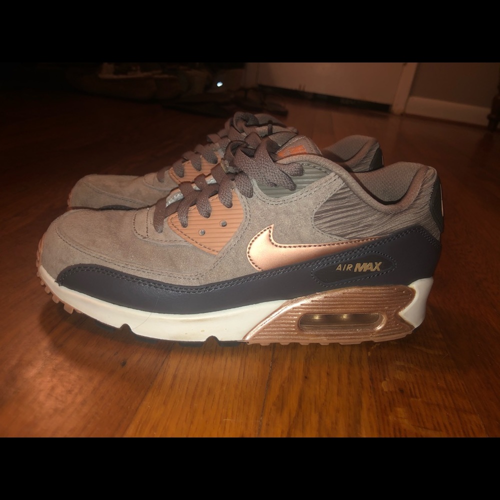 Nike air maxes